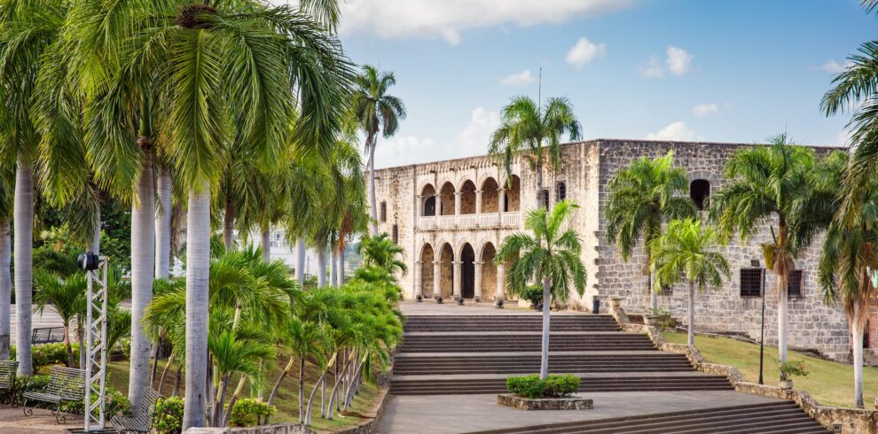 alcazar-de-colon-diego-columbus-residence-situated-spanish-square-colonial-zone-city-declared-santo-domingo-dominican-republic copia