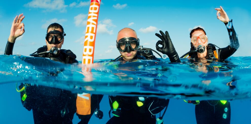 premium-quality-images-river-mountain-rafting-trekking-underwater-diving copia